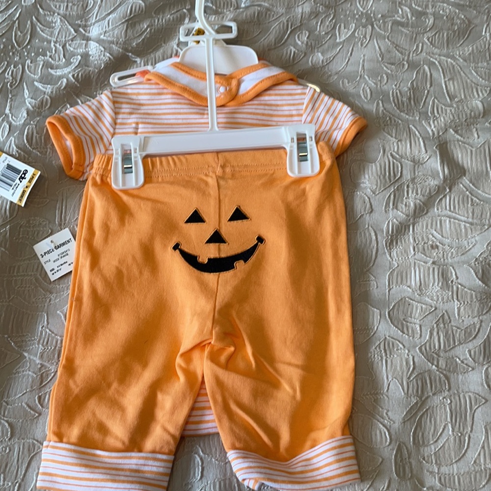 Carter’s My First Halloween 0-3 months 3 Piece Set NWT and My First Easter Bib - Picture 7 of 13